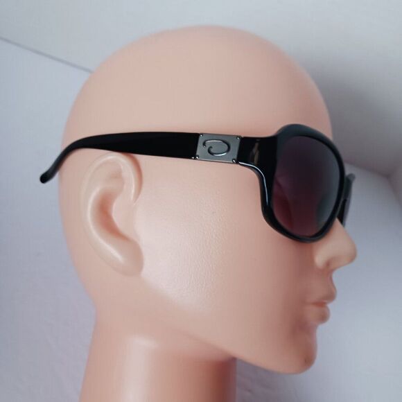 Oscar De La Renta Black Dark Lens Sunglasses Rounded Square main image 7